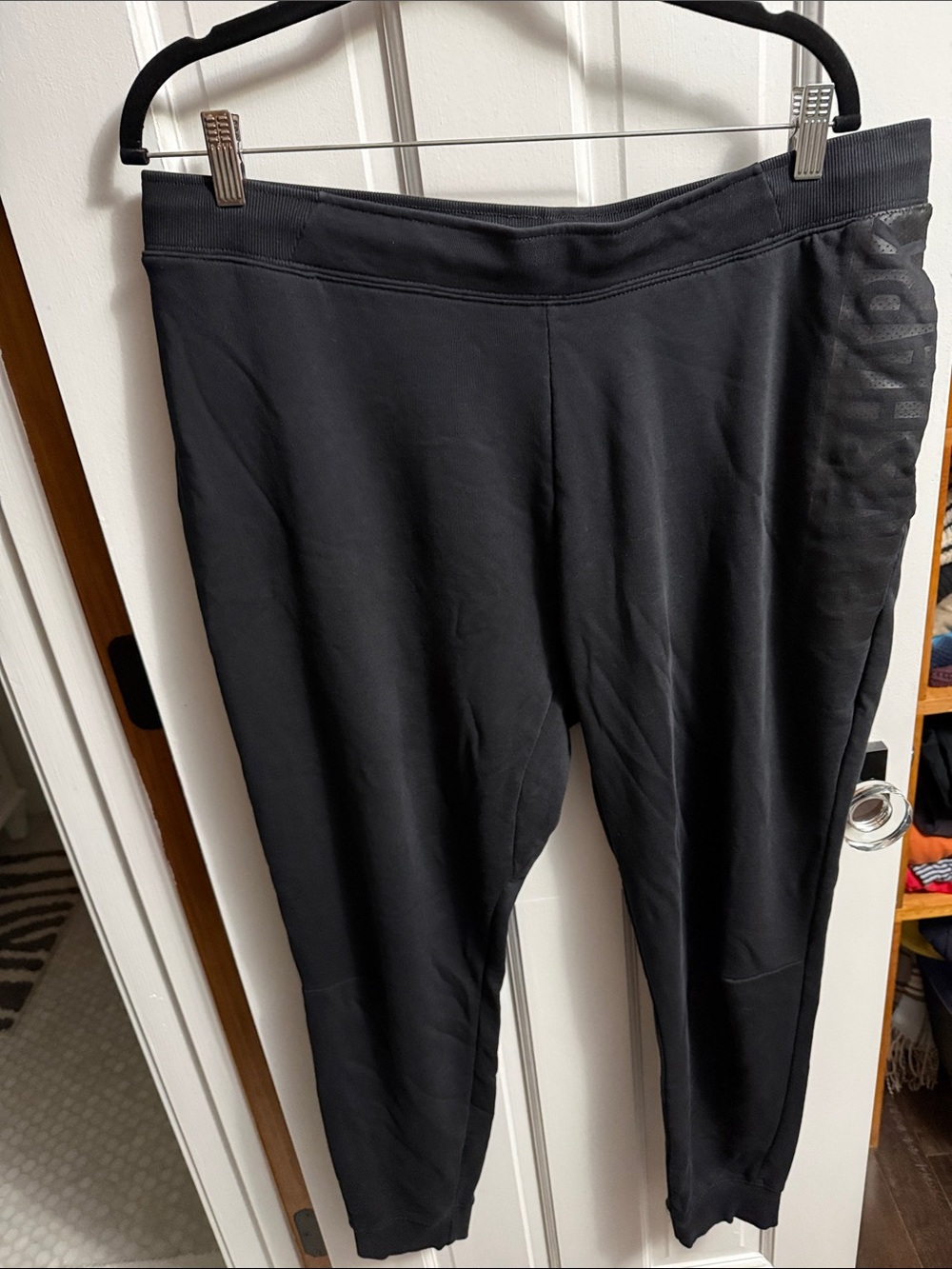 GYM SHARK MEN’S XL JOGGERS SWEATPANTS TAPERED ANKLE BLACK NEW!